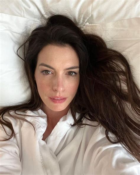 anne hathaway instagram|anne hathaway selfie.